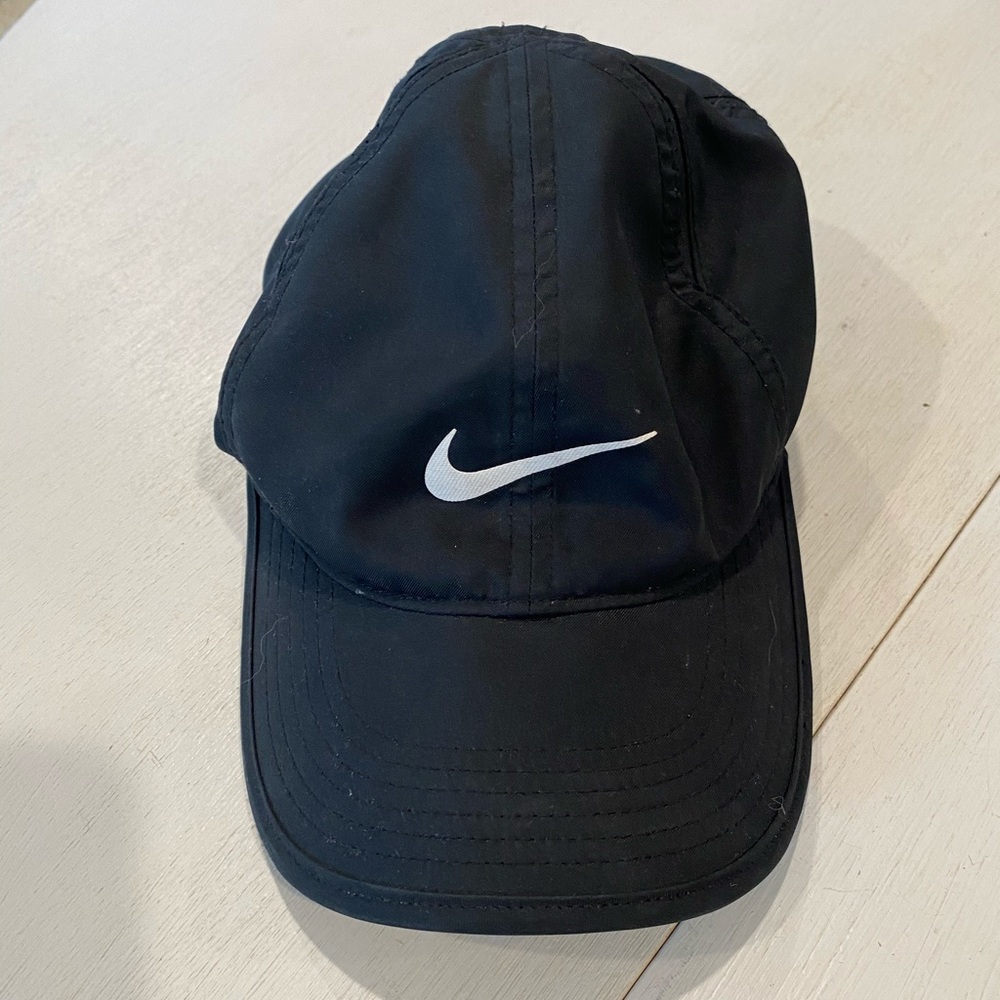 Nike featherlite hat